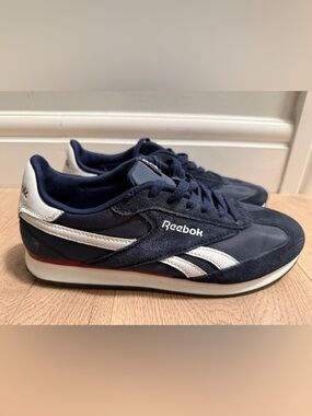 Reebok Shoes size US 9.5 Classic Trainers - vector navy cloud white vector navy